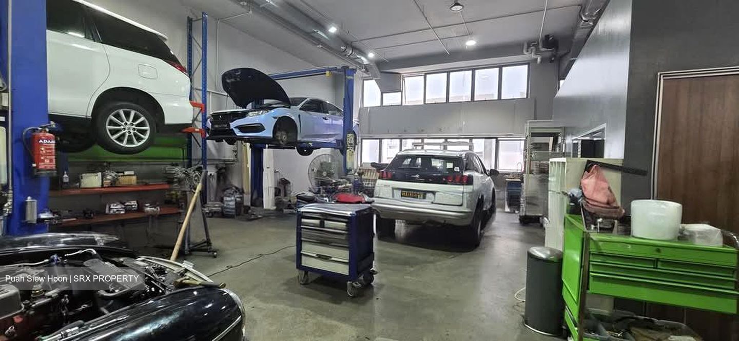 Carros Centre (D25), Factory #566863731
